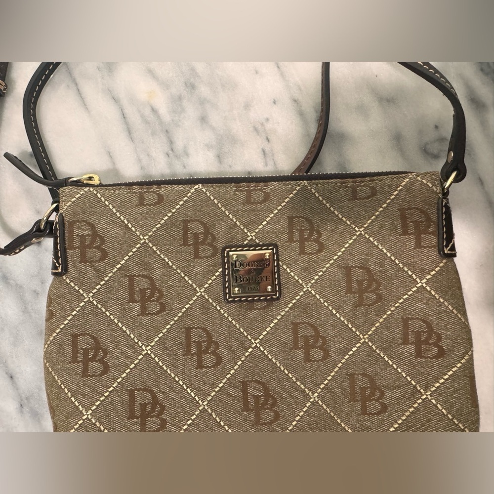 Dooney and Bourke Vintage Monogram Crossbody LNC - Picture 2 of 7